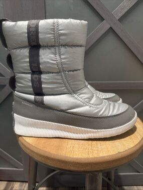 SOREL OUT N ABOUT PUFFY MID BOOTS WOMEN'S IN SILVER COLOR